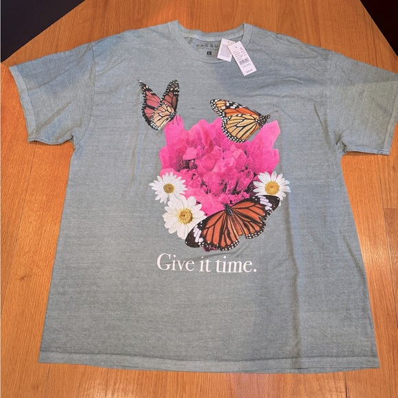 PacSun Tops - PacSun Gray Unisex: short sleeve Tee with Butterfly and Floral Design. New